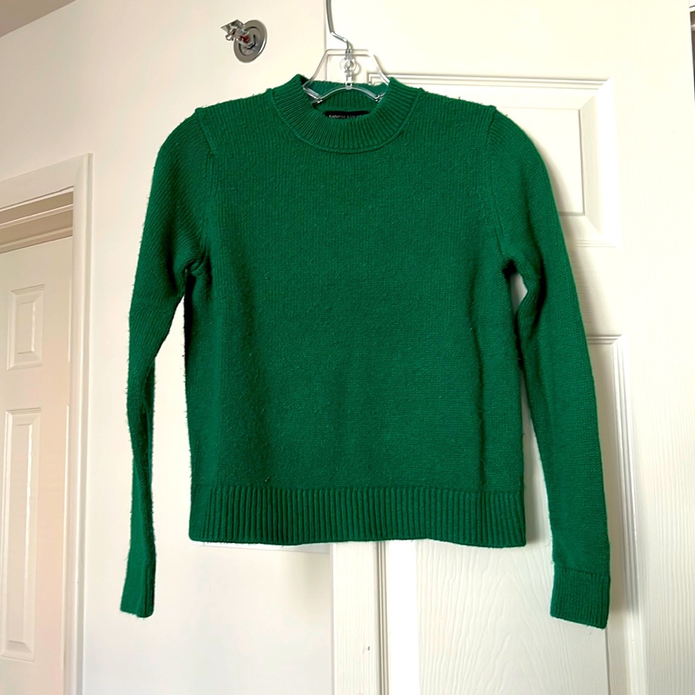 Banana Republic green sweater in petite XS. Good condition.